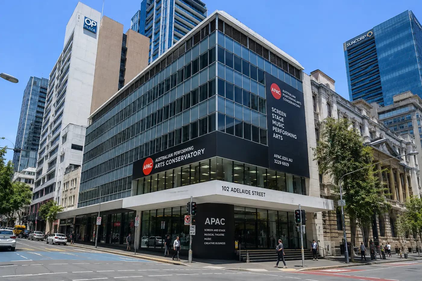Ảnh dựng mặt ngoài cơ sở APAC tại 102 Adelaide Street, Brisbane