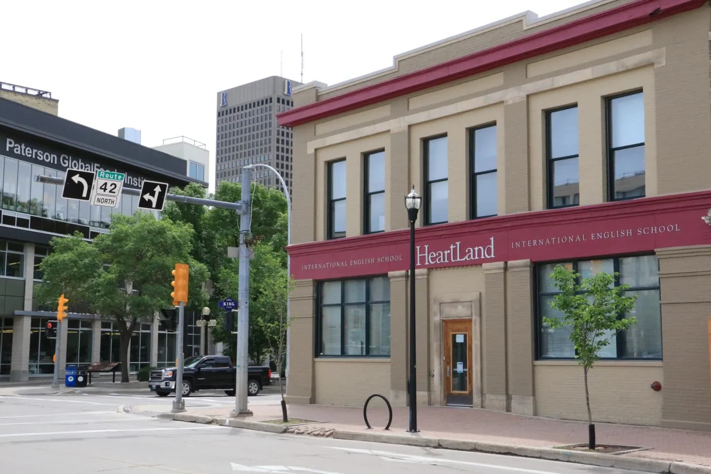 Mặt tiền Heartland International English School ở trung tâm Winnipeg